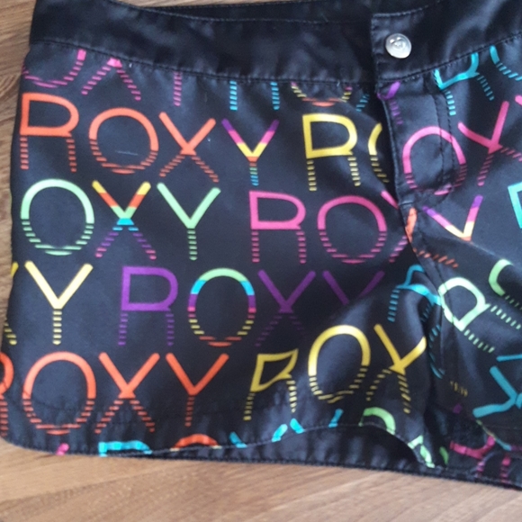 Black Roxy silk reversible shorts size 4 - Picture 13 of 17